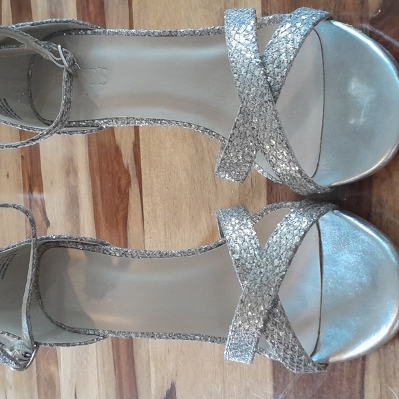 New -Sparkly David Bridal heels - Picture 4 of 16